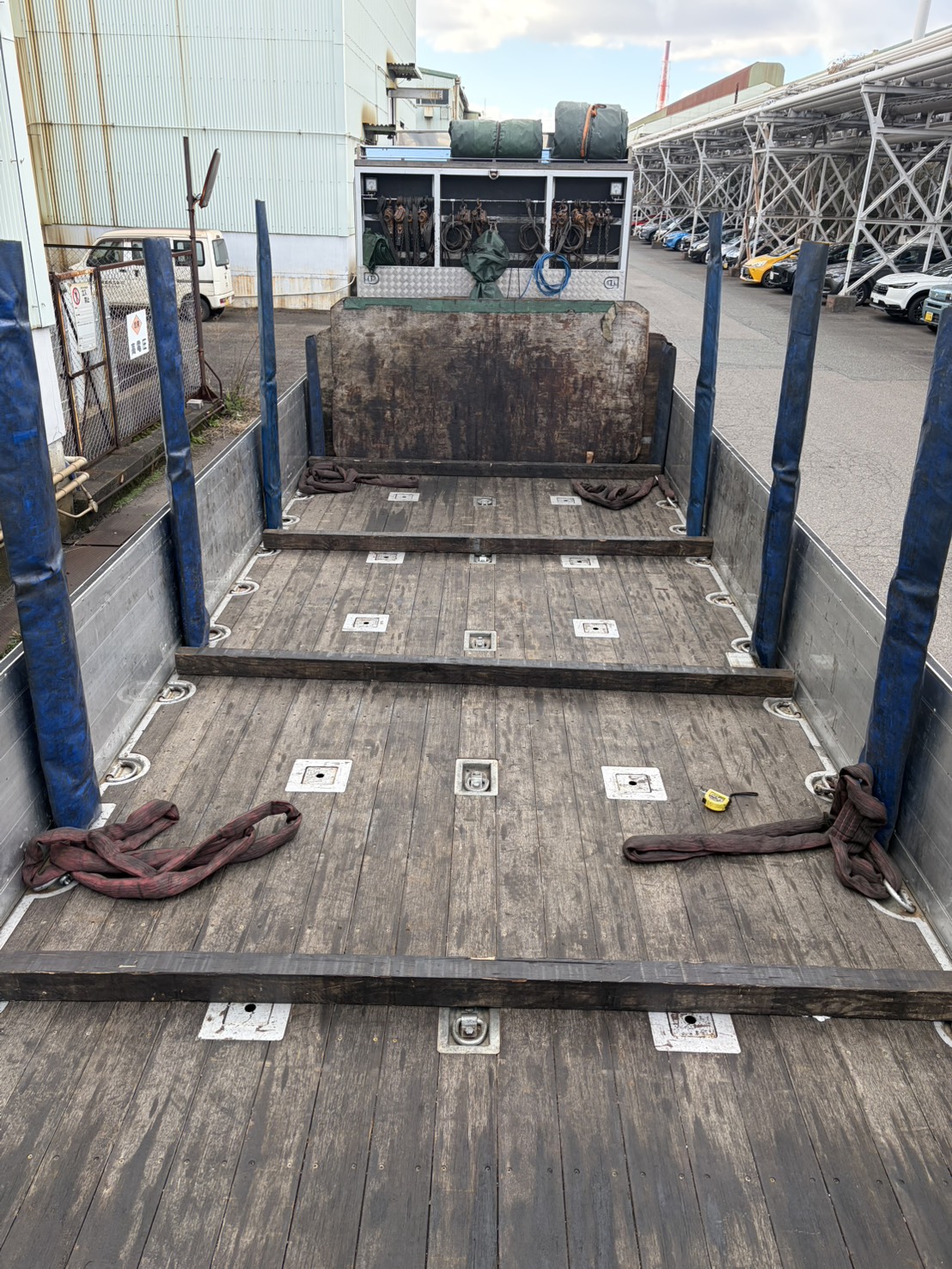 4軸低床平の荷台